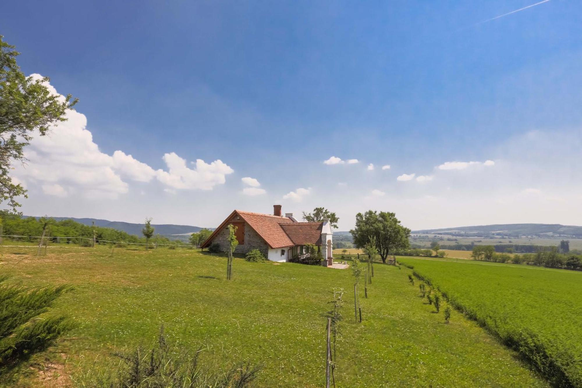 Oereghegyi Apartman Vindornyalak Екстериор снимка